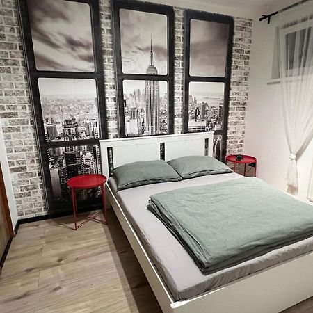 Lake Apartment, 2X Free Garage, 10 Mins To Centre Pozsony Kültér fotó