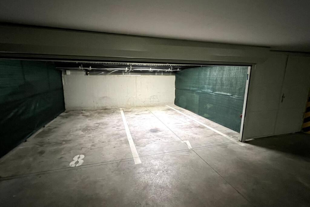 Lake Apartment, 2X Free Garage, 10 Mins To Centre Pozsony Kültér fotó